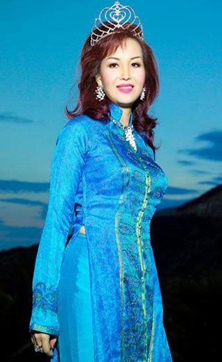 Hoa hậu Đoàn Kim Hồng và Nguyễn Diệu Hoa tham dự Mrs World 2008